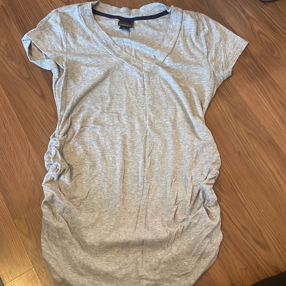 oh baby by motherhood grey v-neck